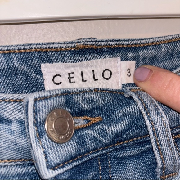 CELLO distressed light wash denim Size 3 - Picture 3 of 6